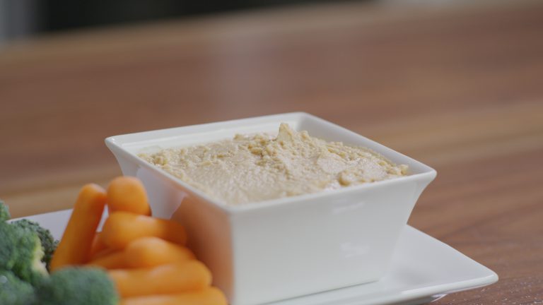 Soy hummus with vegetables