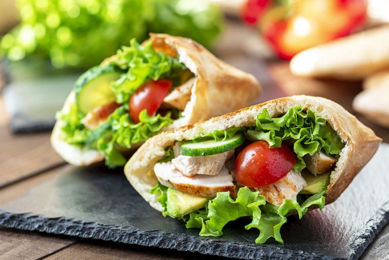 Salad with tofu and vegetables